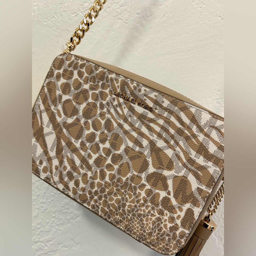 Michael Kors “Jet Set” Medium Camera Bag/Crossbody Bag in “Camel”